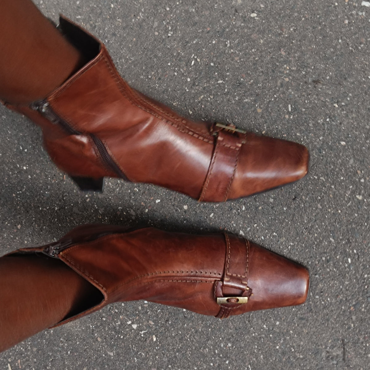 Vintage Brown Leather Ankle Boots | 90s Pointed Toe Booties EU 38.5