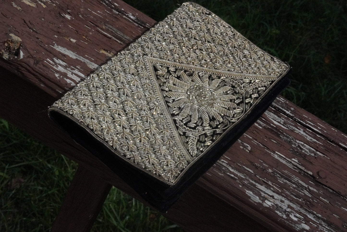 Vintage 1970s Metallic Zardozi Clutch Bag - Silver Embroidered Purse