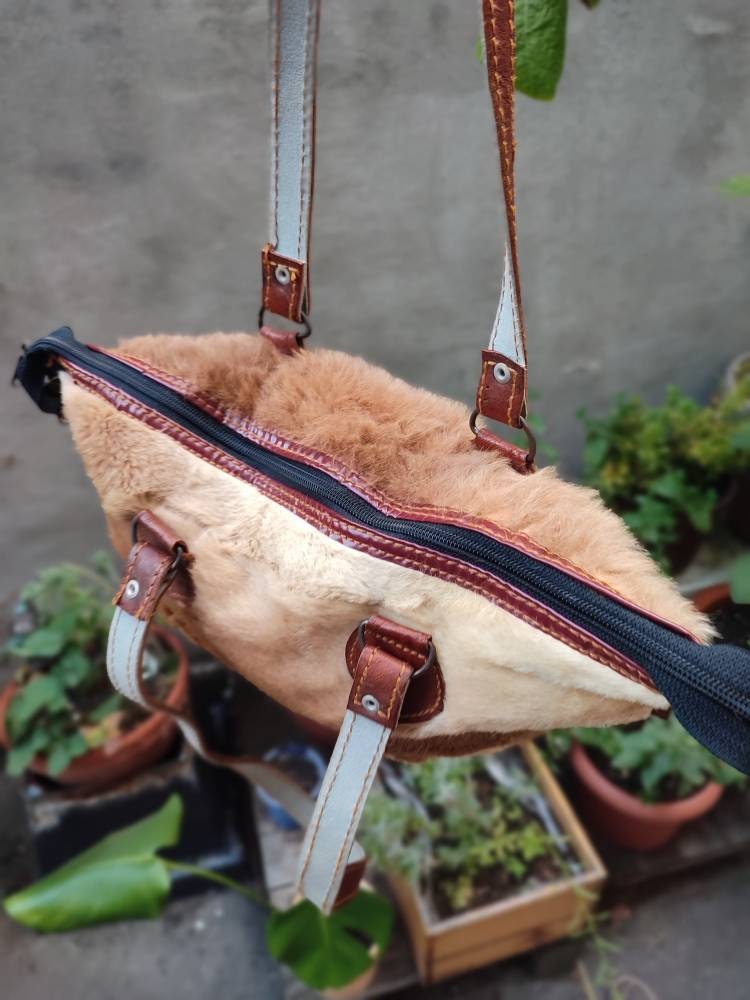 80s Leather Bag with Elephant Print| Vintage Statement Fuzzy Shoulderbag in brown