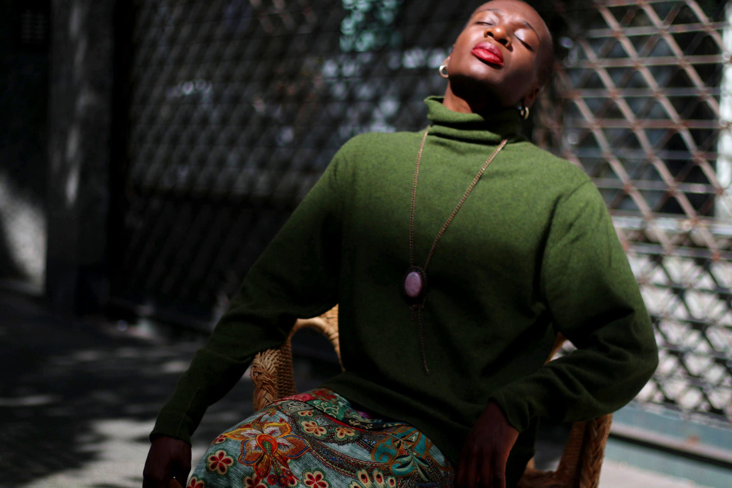 90s Minimalist Turtleneck| Vintage Romanes & Paterson Cashmere Sweater| Green Winter capsule wardrobe jumper|