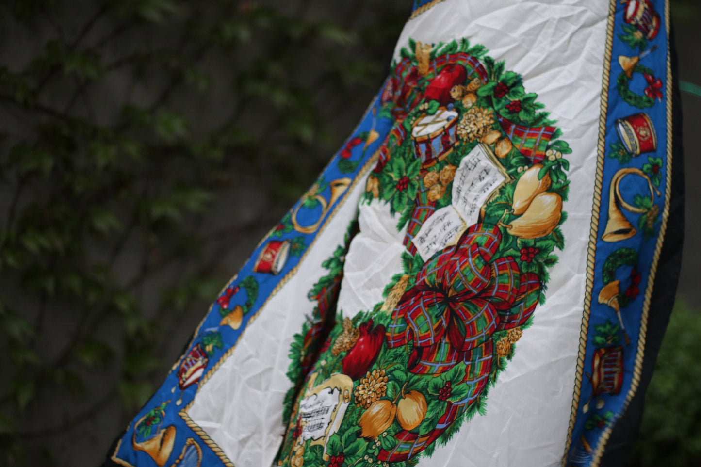 Vintage Botanical Wreath Scarf| 80s White necktie with Blue Border, Tartan Bows & Gold Accents| Timeless Statement Wrap|Collectible Scarves