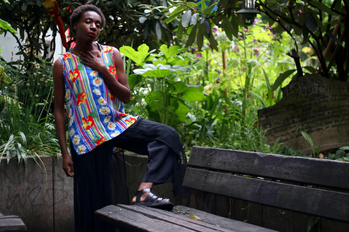 80 Floral Print Blouse| Vintage Sleeveless Blouse with Daisy Print| Maximalist Women's Top