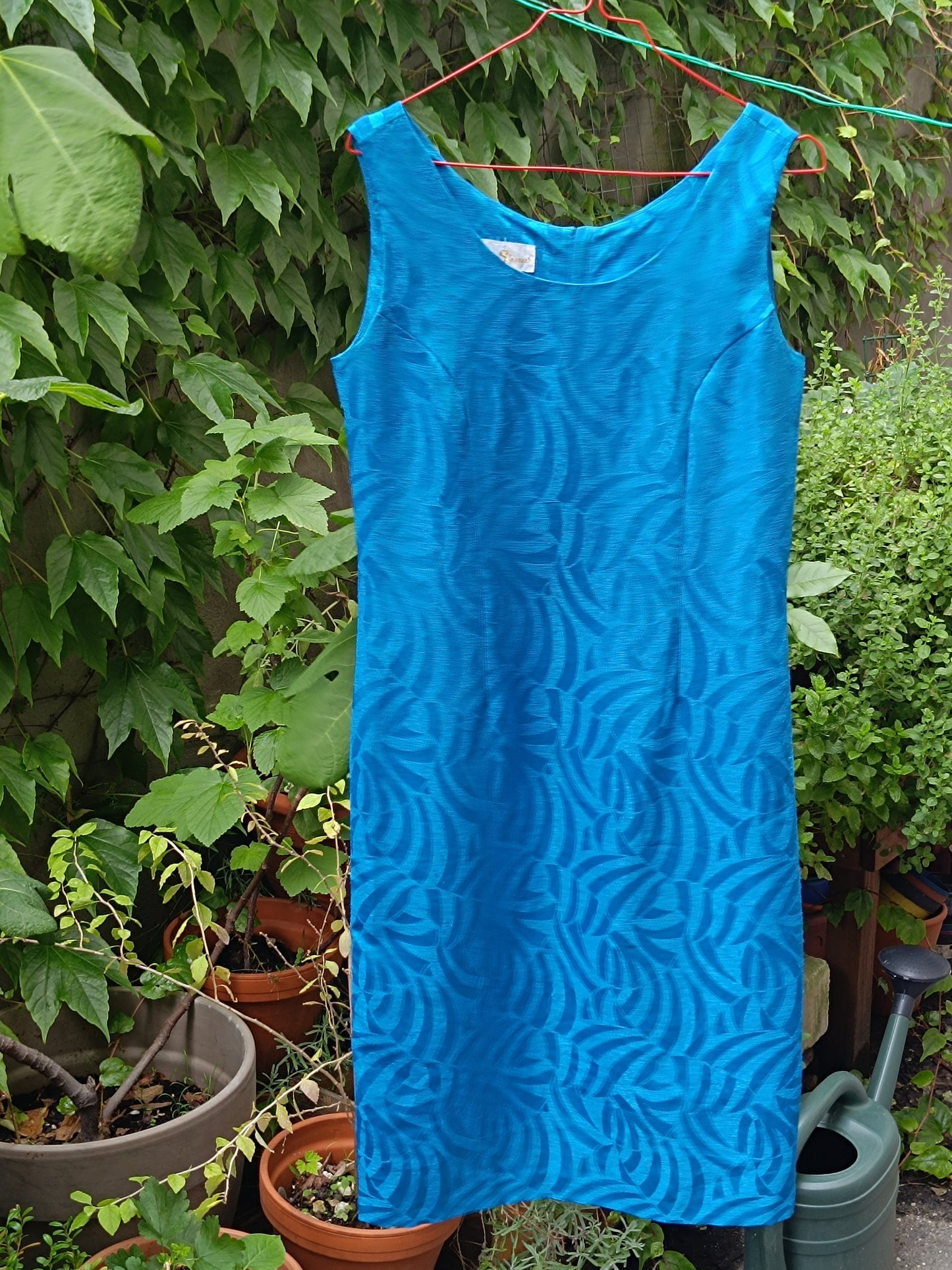 Vintage y2k Blue Sleeveless Midi Dress | 2000s Bodycon Summer Dress with Leaf Print – Sleek Minimalist Evening Look