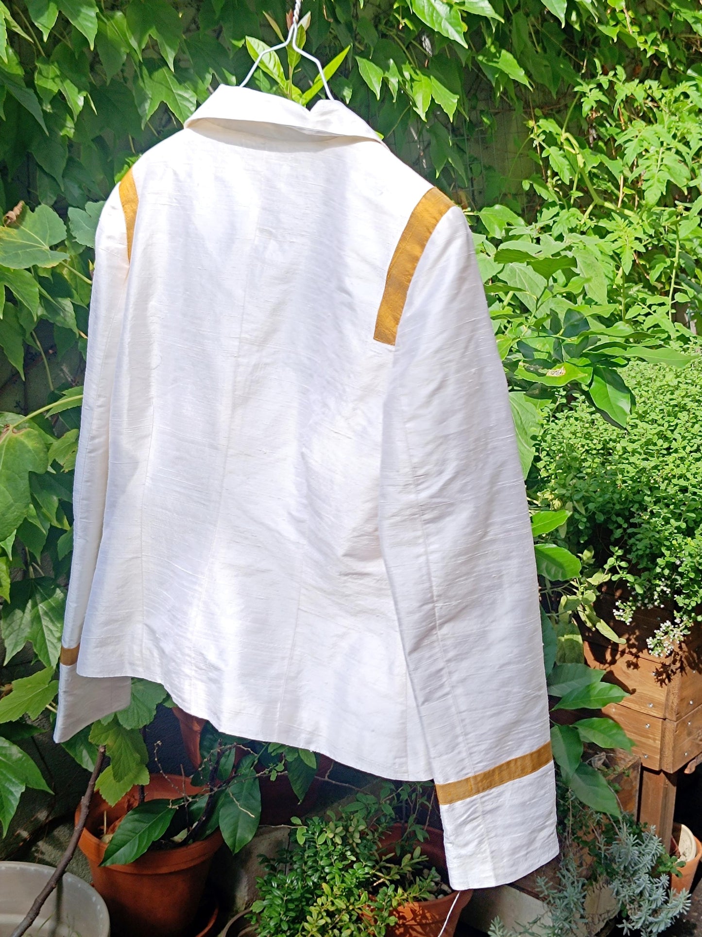 90s Silk Blazer– Vintage lightweight Jacket–Minimalist White and Gold Eveningwear Shirt |