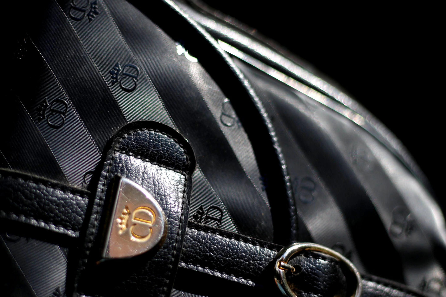 90s CD mini bag| Vintage Minimalist Black Leather Crossbody bag |Classic logomania compact bag
