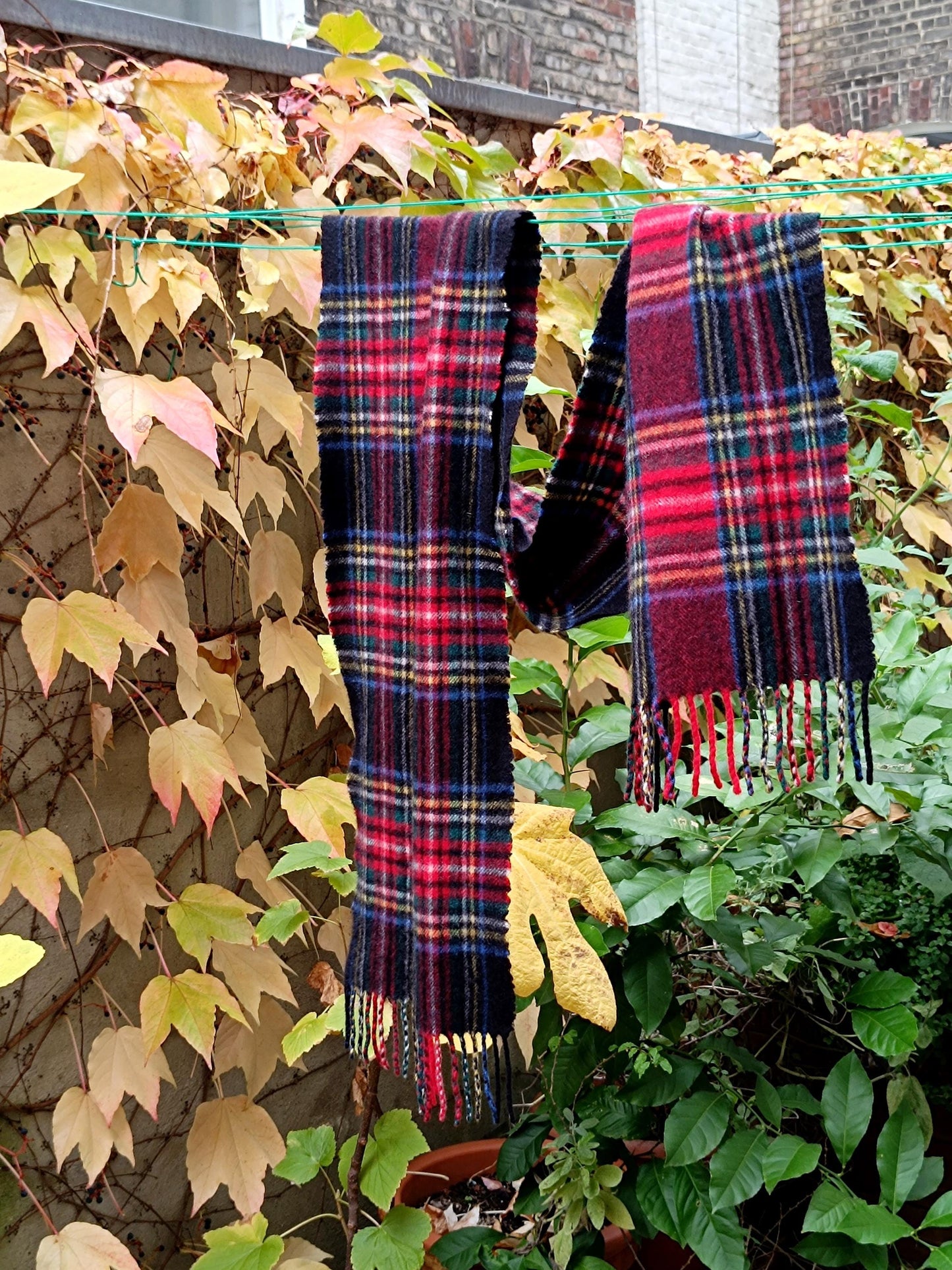 Vintage Lyle & Scott Cashmere Scarf| Y2K Red Minimalist Tartan Winter Accessory| Women's Neckwarmer| Men's Classic scarf