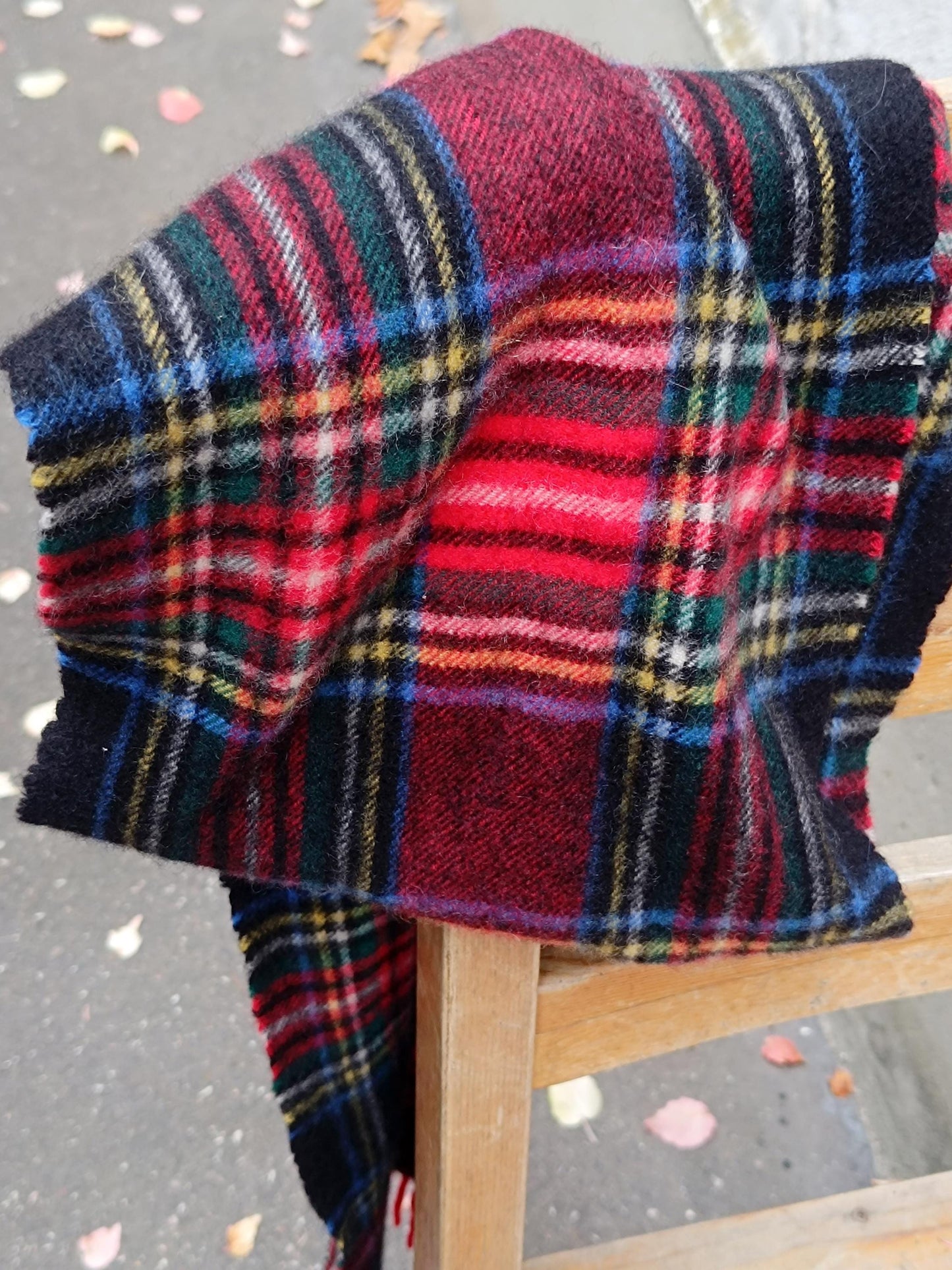 Vintage Lyle & Scott Cashmere Scarf| Y2K Red Minimalist Tartan Winter Accessory| Women's Neckwarmer| Men's Classic scarf