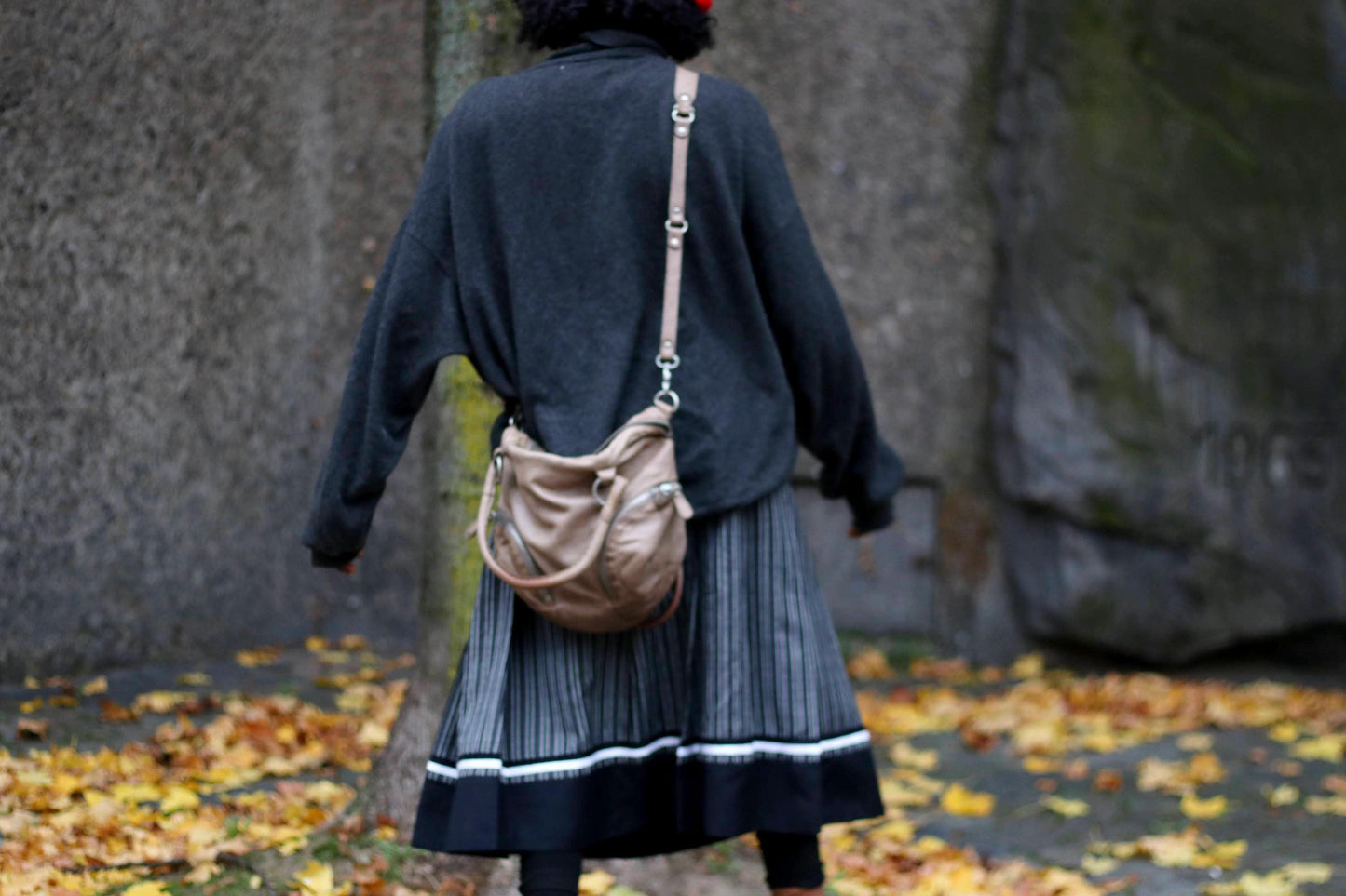 FredsBruder Sand Coloured Leather Hobo Bag| Vintage Genuine Leather Shoulder bag | Women's Minimalist Crossbody