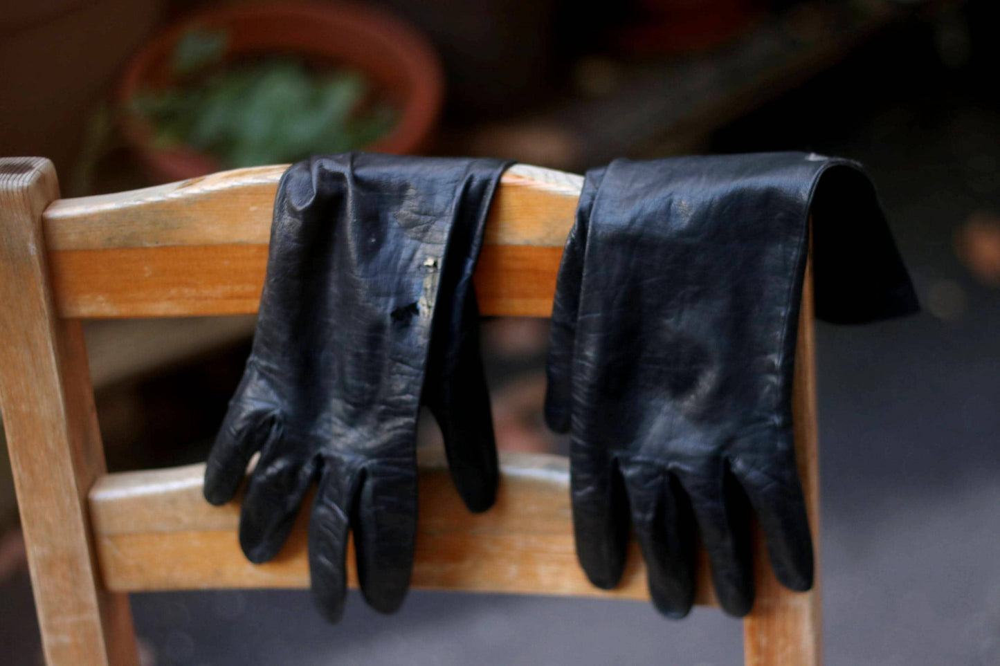 90s Black Leather Gloves | Vintage women's winter gloves| Minimalist chic winter accessory