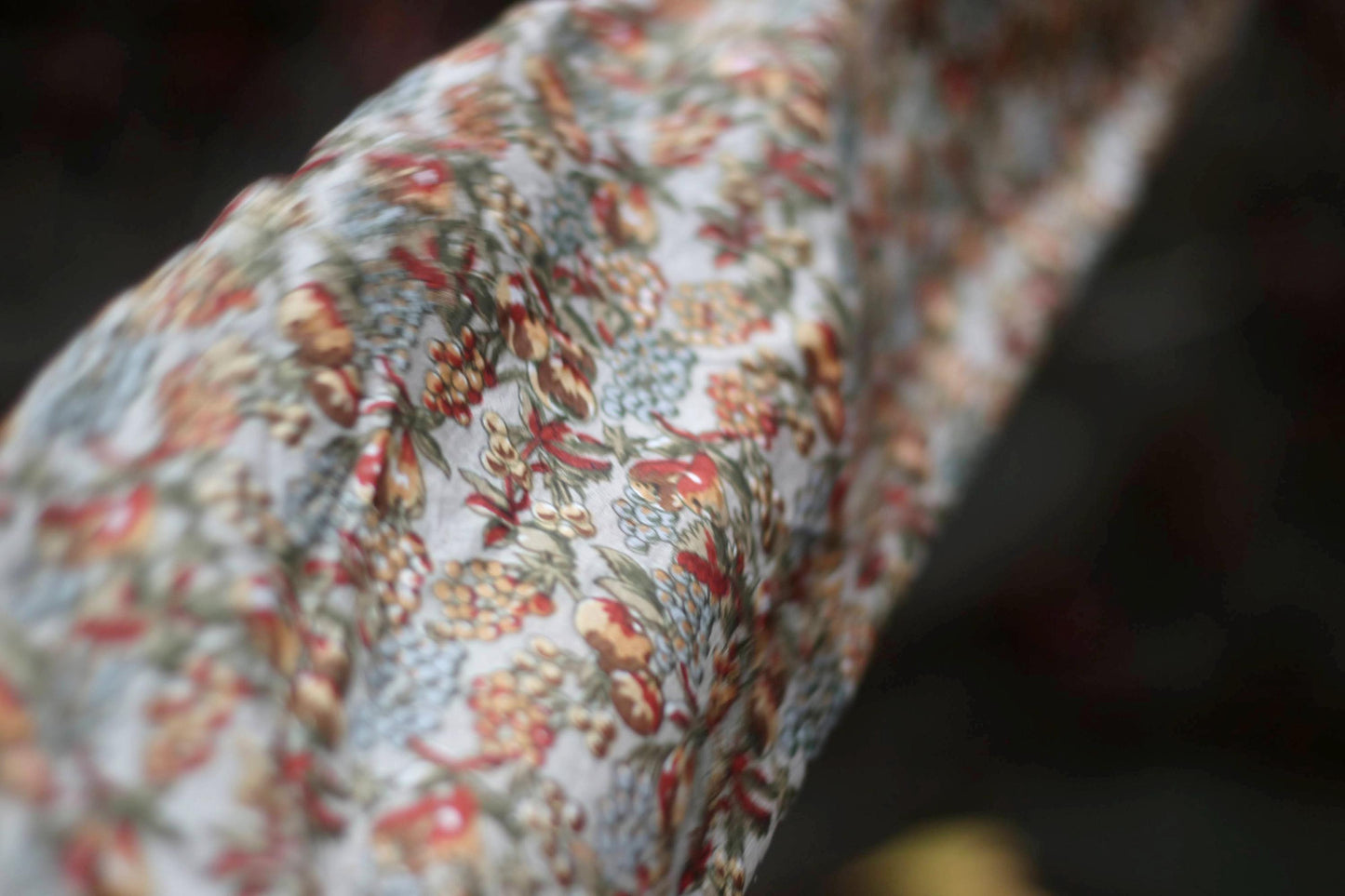 Vintage Floral Print Silk Scarf| Gifts for her 90s Silk Necktie