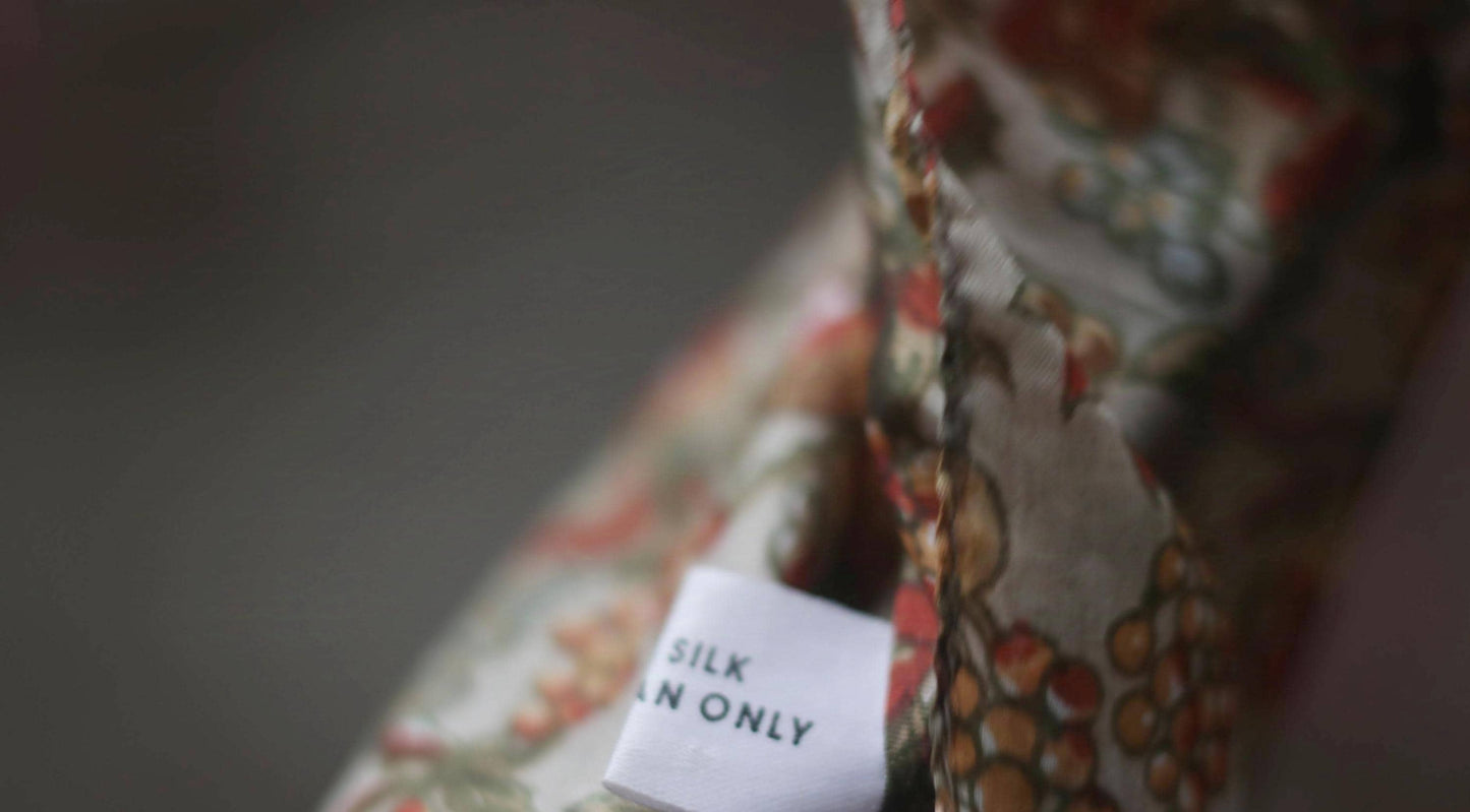 Vintage Floral Print Silk Scarf| Gifts for her 90s Silk Necktie