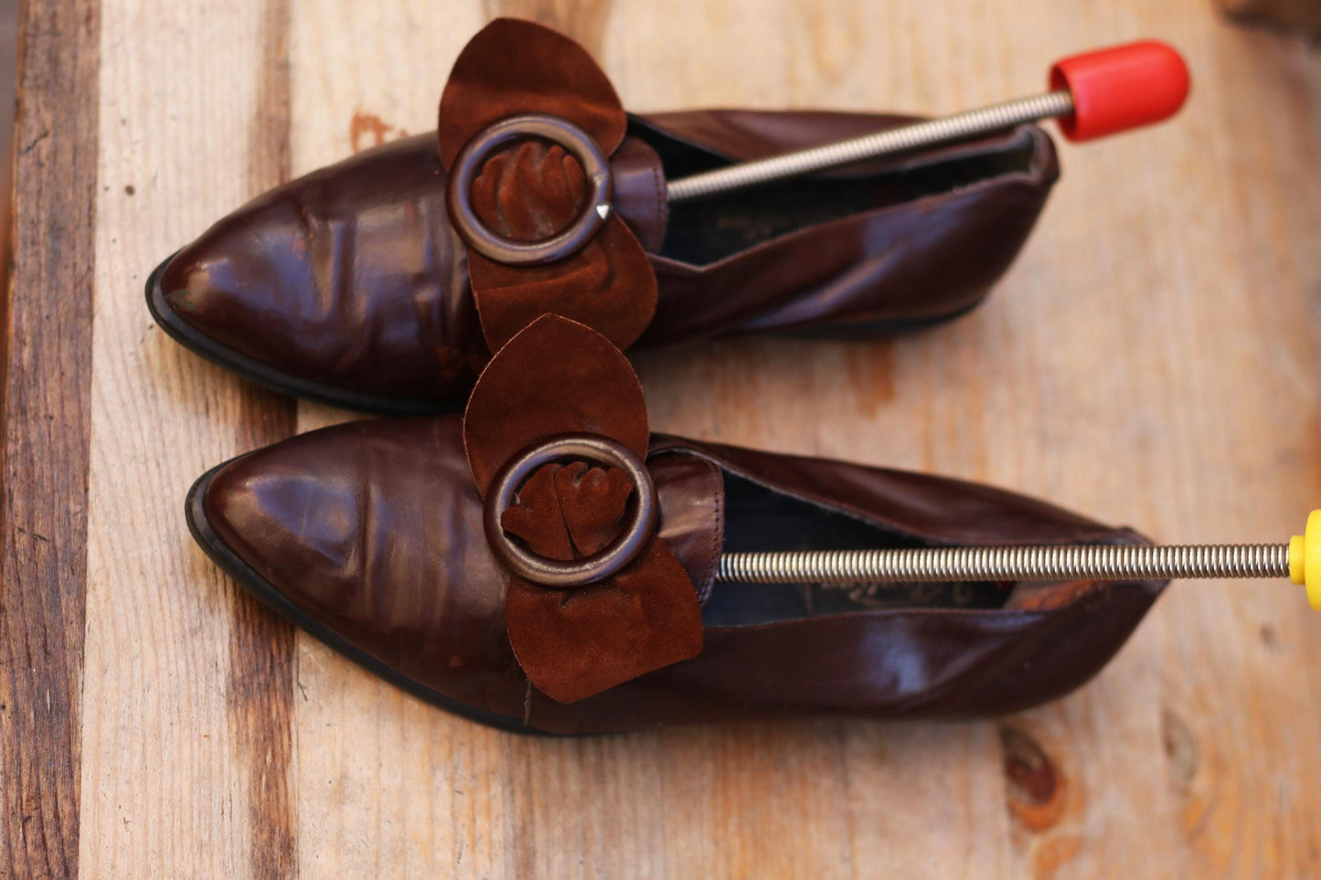 80s Leather Flats with Bow Details | Vintage Women's Classic Loafers in Brown