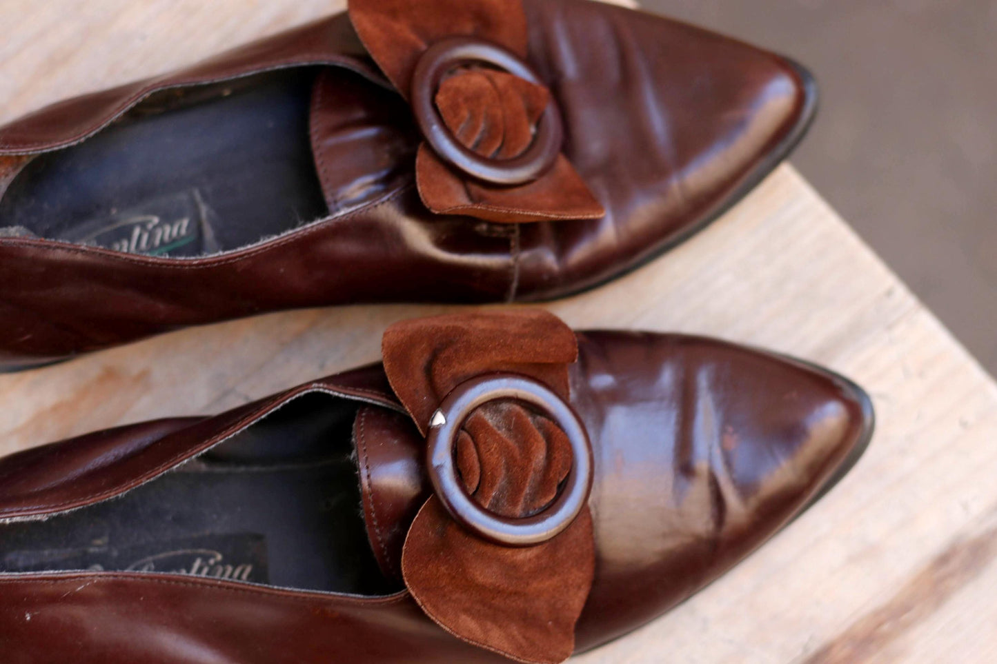 80s Leather Flats with Bow Details | Vintage Women's Classic Loafers in Brown