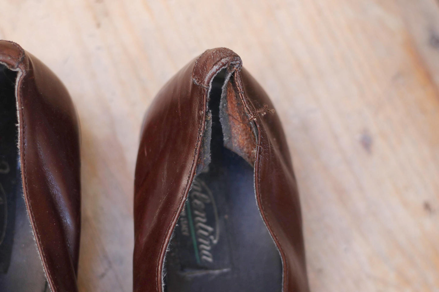 80s Leather Flats with Bow Details | Vintage Women's Classic Loafers in Brown