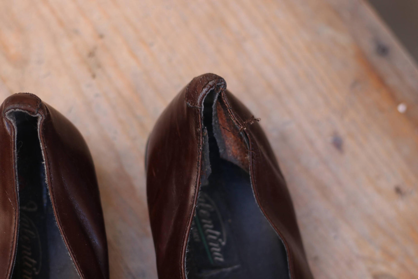 80s Leather Flats with Bow Details | Vintage Women's Classic Loafers in Brown