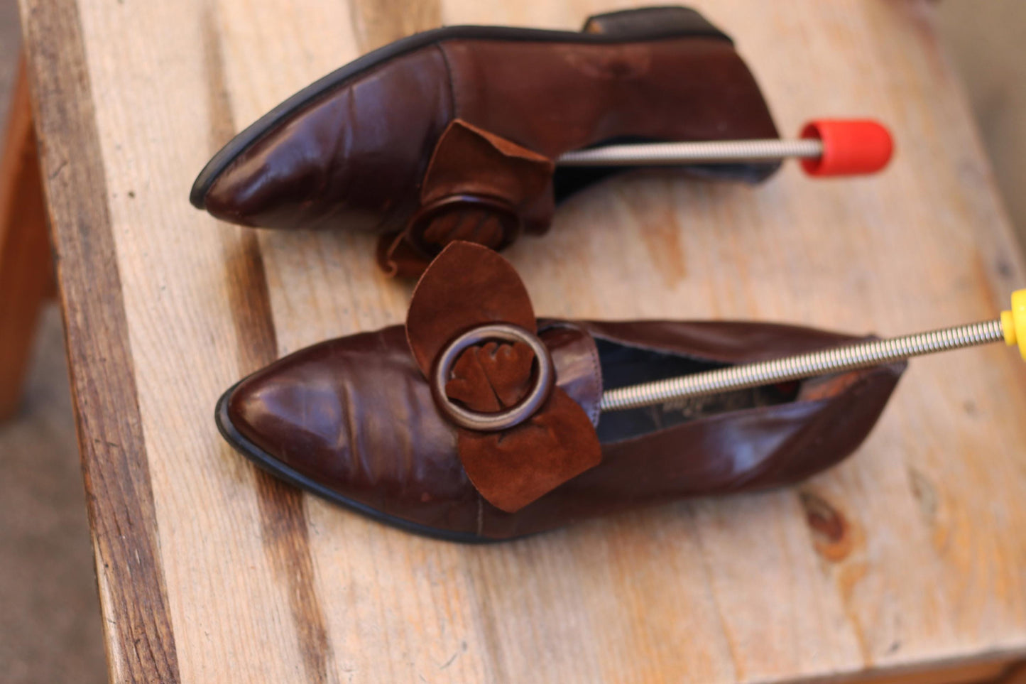 80s Leather Flats with Bow Details | Vintage Women's Classic Loafers in Brown