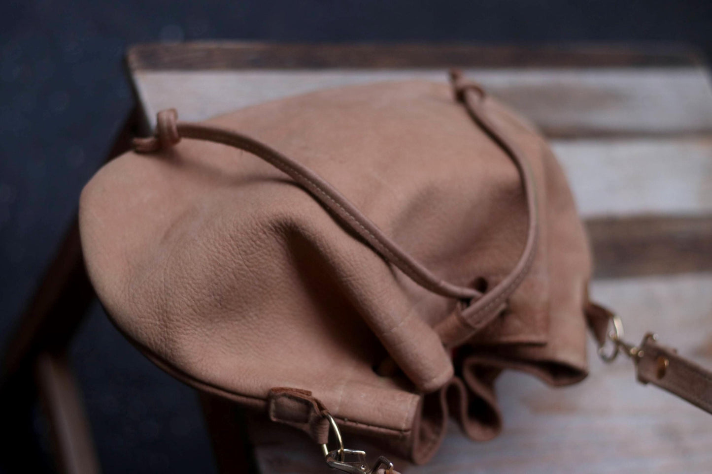 Vintage Leather Drawstring Crossbody Bag| 90s Handmade Brown Bucketbag | Minimalist Shoulderbag with Removable Straps|Timeless Eco-friendly