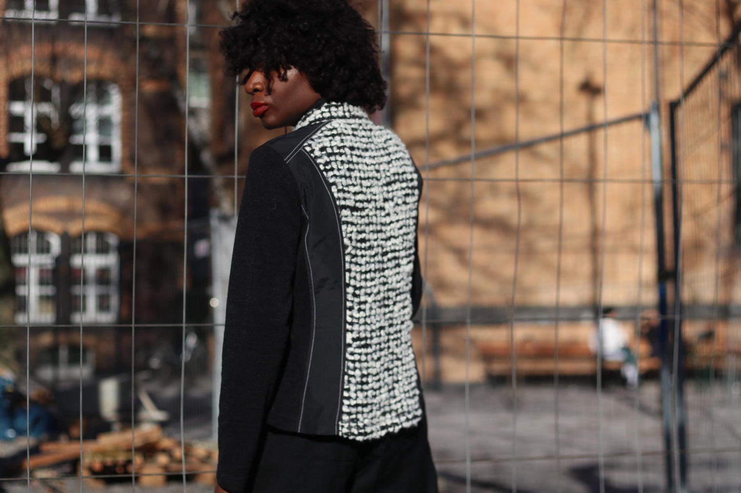 Y2K Black & White Zip-Up Jacket: Retro Streetwear Top