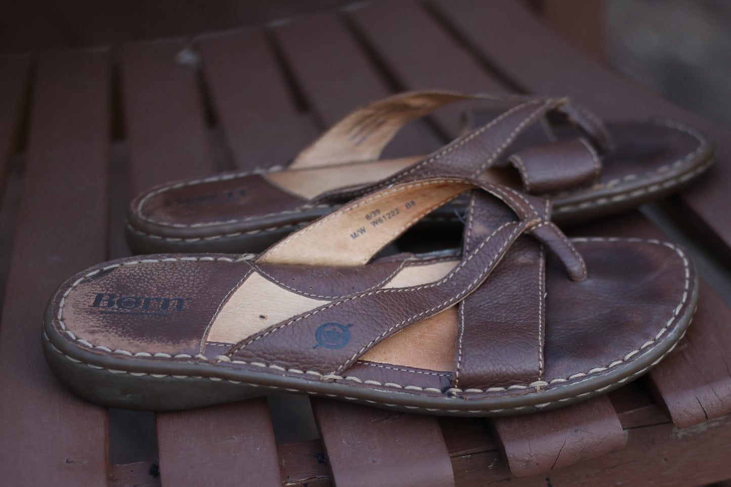 Vintage Børn Leather Sandals | 90s Women's Handcrafted Thong Sandals | Brown Cross-Strap Flip-Flops with Stitch Detailing | Summer Shoe US8