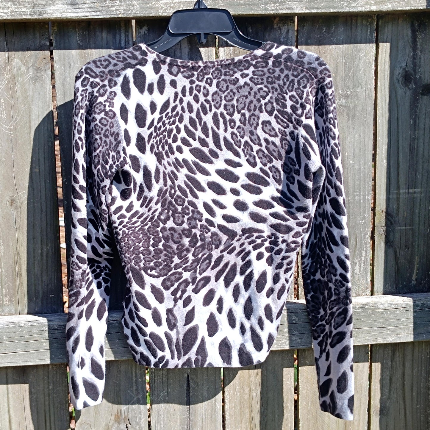 Vintage 90s Animal Print Silk Top| Fitted Stretch V-Neck Blouse| Y2K Long Sleeve Shirt – Sexy Leopard Print Going Out Top