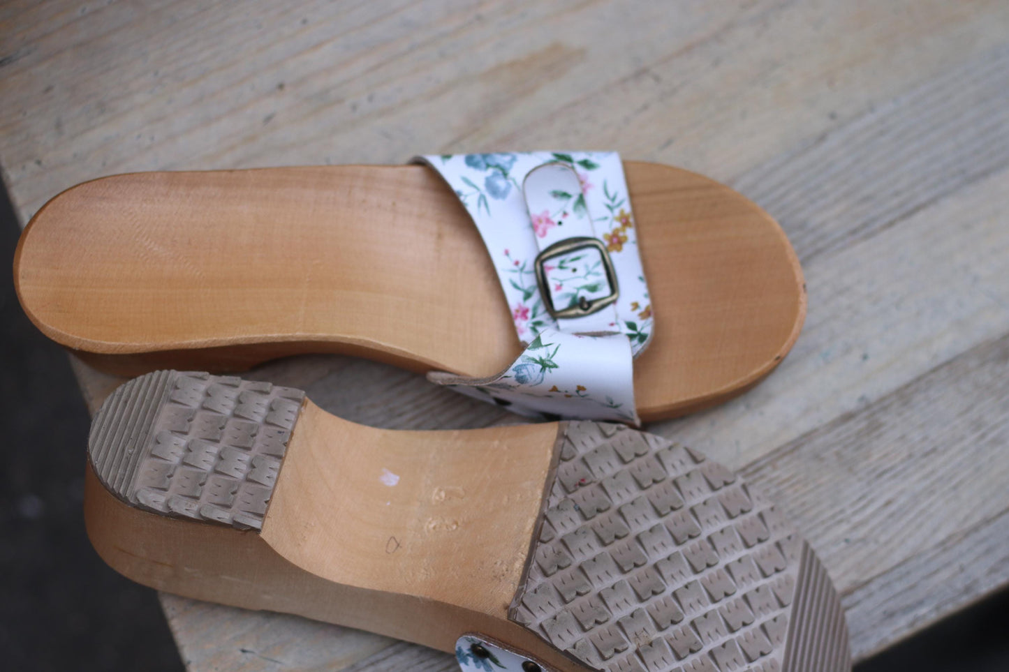 Vintage Floral Clogs - Swedish Style - Size 40 - White Leather & Wood - Boho Chic Shoes