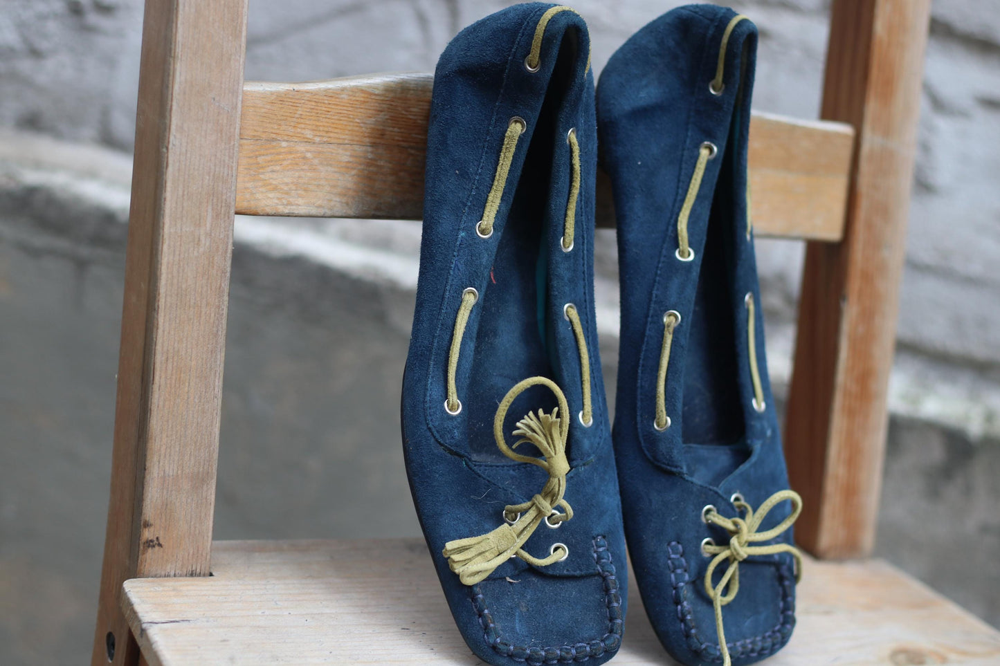 Vintage y2k Suede Shoes EU38| Navy Lace-Up Flats with Mini Heel & Chartreuse Laces| 2000s Indie Girl Aesthetic Footwear