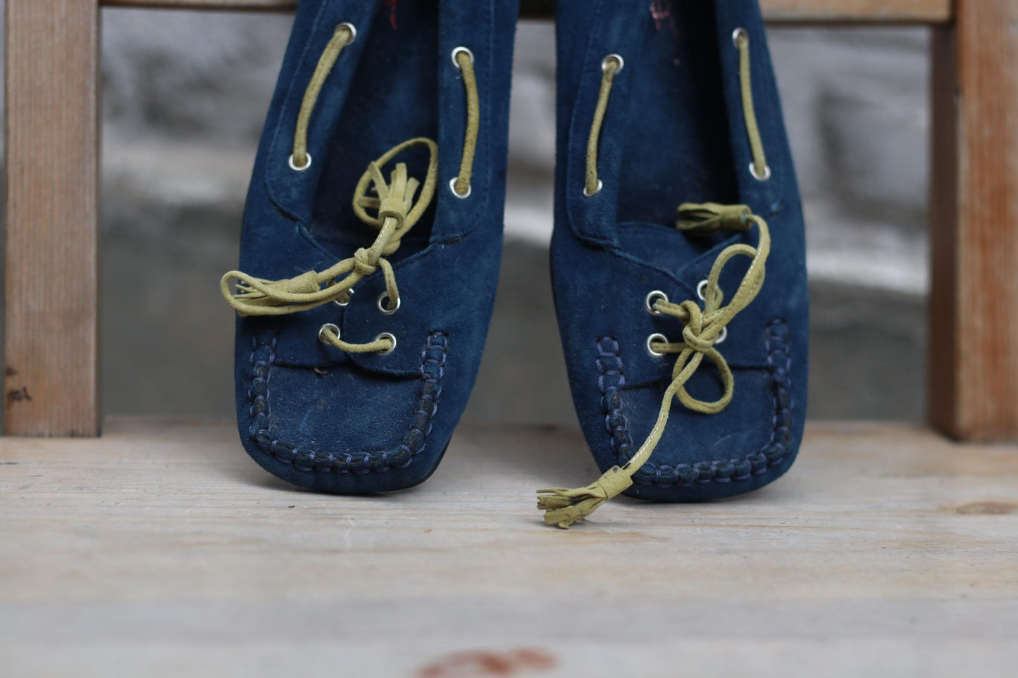 Vintage y2k Suede Shoes EU38| Navy Lace-Up Flats with Mini Heel & Chartreuse Laces| 2000s Indie Girl Aesthetic Footwear