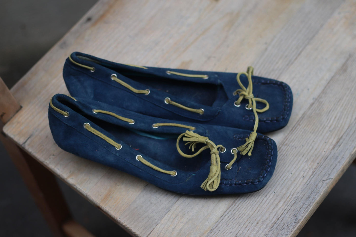 Vintage y2k Suede Shoes EU38| Navy Lace-Up Flats with Mini Heel & Chartreuse Laces| 2000s Indie Girl Aesthetic Footwear