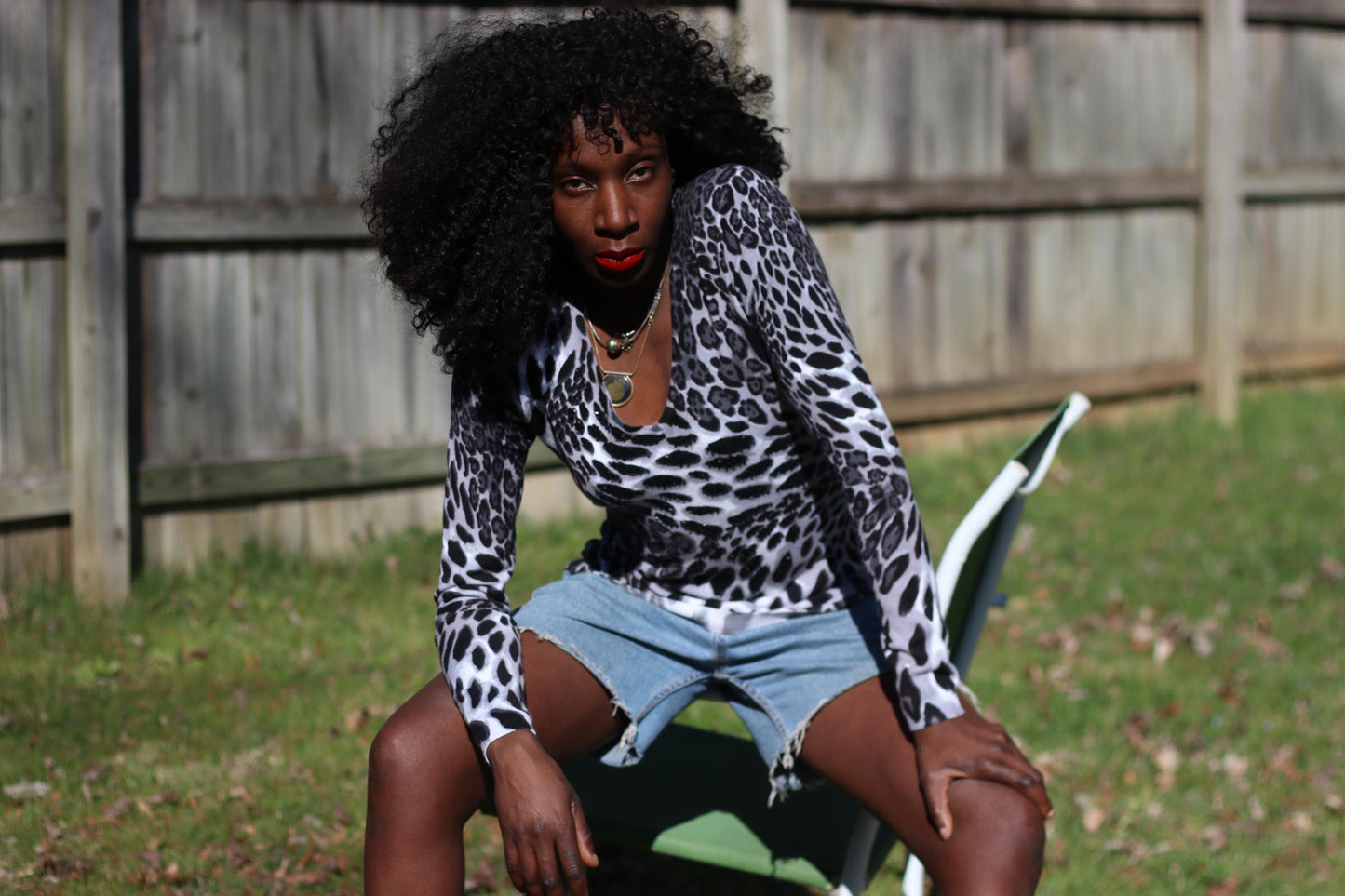 Vintage 90s Animal Print Silk Top| Fitted Stretch V-Neck Blouse| Y2K Long Sleeve Shirt – Sexy Leopard Print Going Out Top