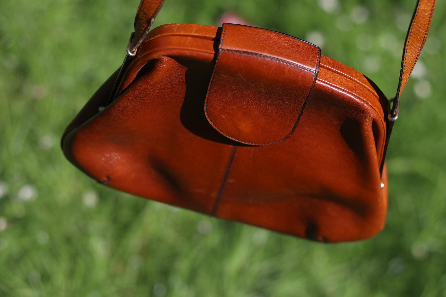 Vintage 70s Leather Shoulder Bag | Genuine Saddle Brown Purse | Minimalist Retro Handbag | Classic Everyday Style