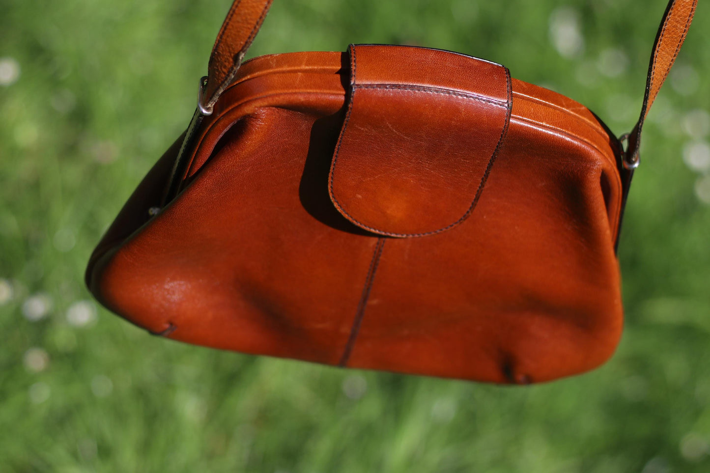 Vintage 70s Leather Shoulder Bag | Genuine Saddle Brown Purse | Minimalist Retro Handbag | Classic Everyday Style