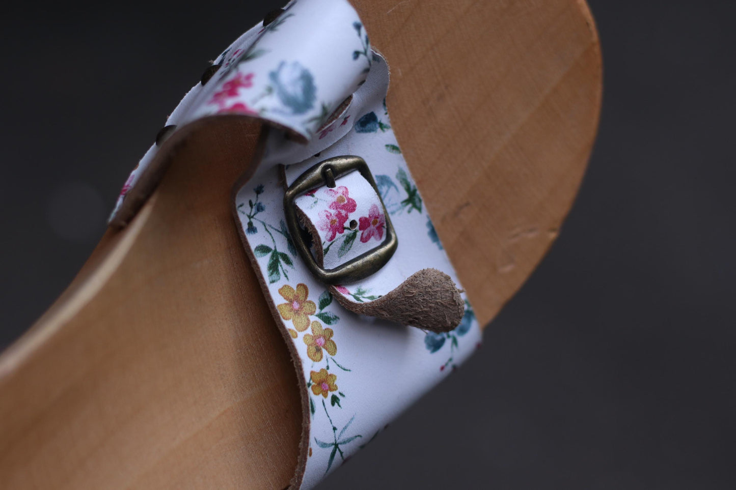 Vintage Floral Clogs - Swedish Style - Size 40 - White Leather & Wood - Boho Chic Shoes