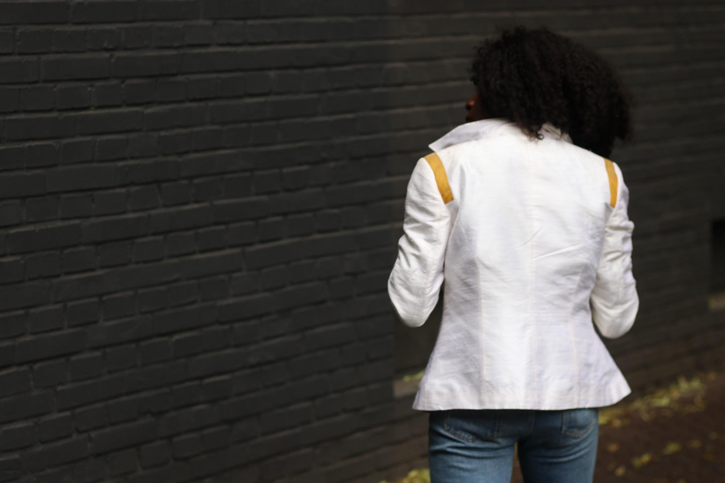 90s Silk Blazer– Vintage lightweight Jacket–Minimalist White and Gold Eveningwear Shirt |
