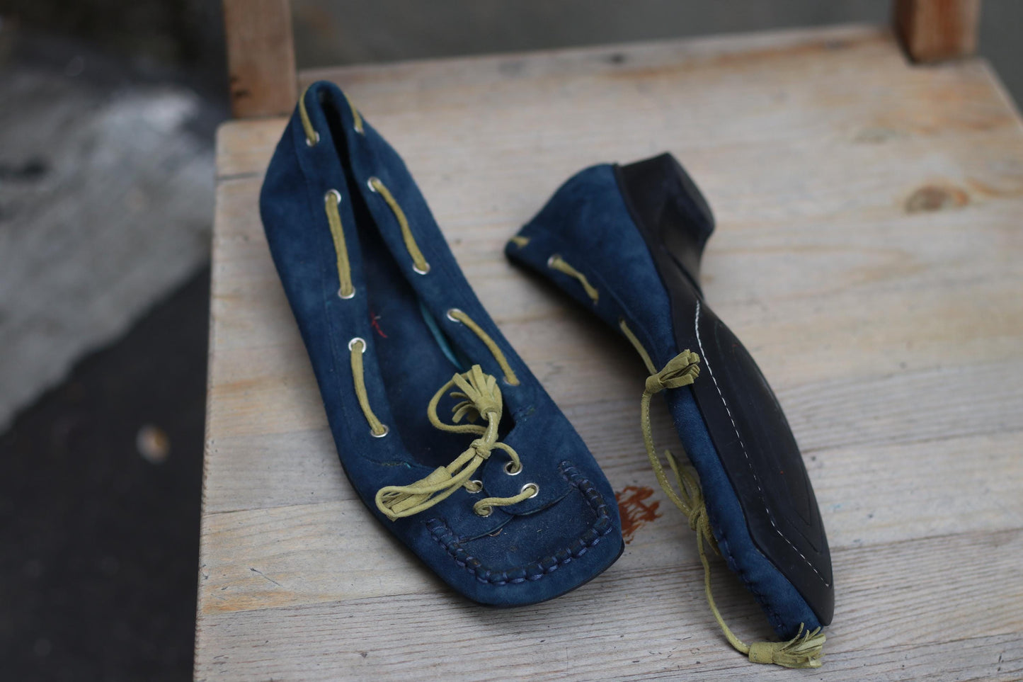 Vintage y2k Suede Shoes EU38| Navy Lace-Up Flats with Mini Heel & Chartreuse Laces| 2000s Indie Girl Aesthetic Footwear