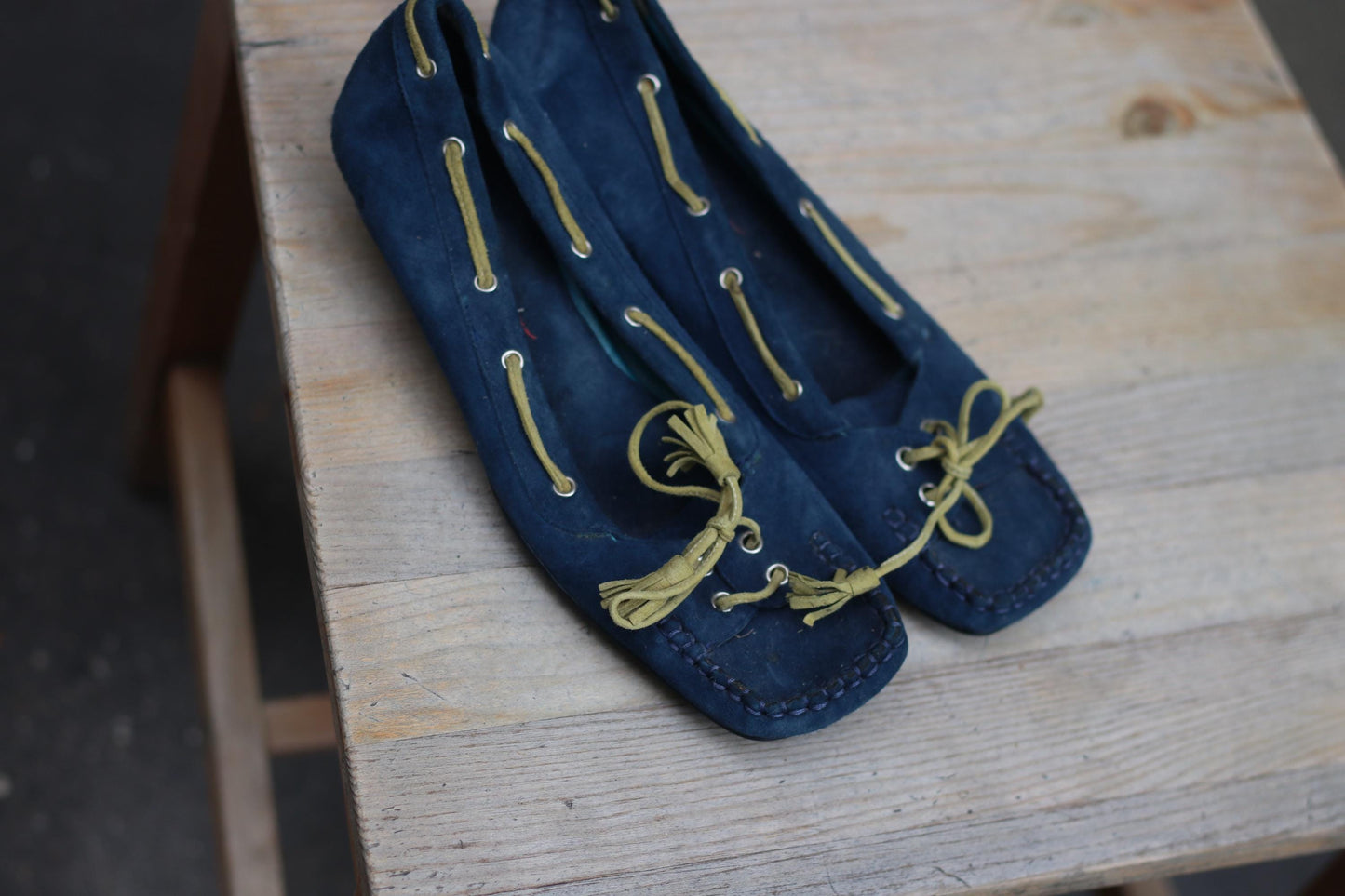 Vintage y2k Suede Shoes EU38| Navy Lace-Up Flats with Mini Heel & Chartreuse Laces| 2000s Indie Girl Aesthetic Footwear