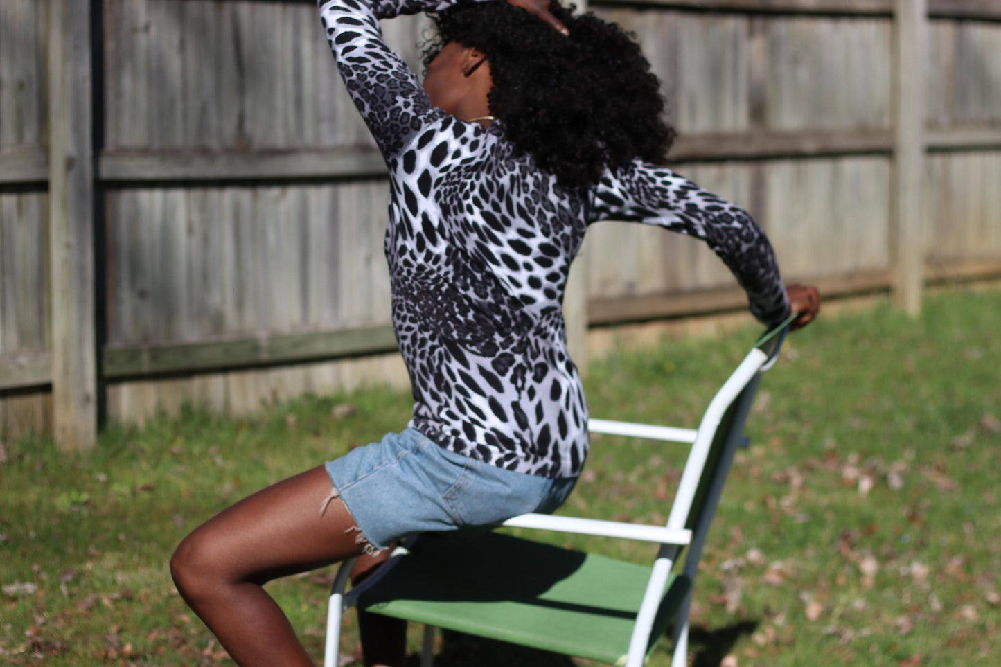 Vintage 90s Animal Print Silk Top| Fitted Stretch V-Neck Blouse| Y2K Long Sleeve Shirt – Sexy Leopard Print Going Out Top