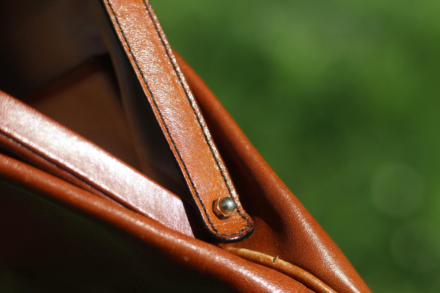 Vintage 70s Leather Shoulder Bag | Genuine Saddle Brown Purse | Minimalist Retro Handbag | Classic Everyday Style