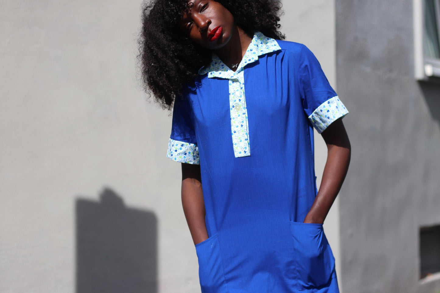 70s Blue Dress with Floral Details| Vintage short-sleeved Summer Dress with back details| Retro buttoned down shirt dress