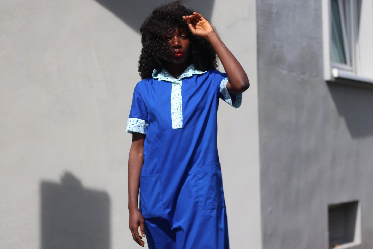 70s Blue Dress with Floral Details| Vintage short-sleeved Summer Dress with back details| Retro buttoned down shirt dress