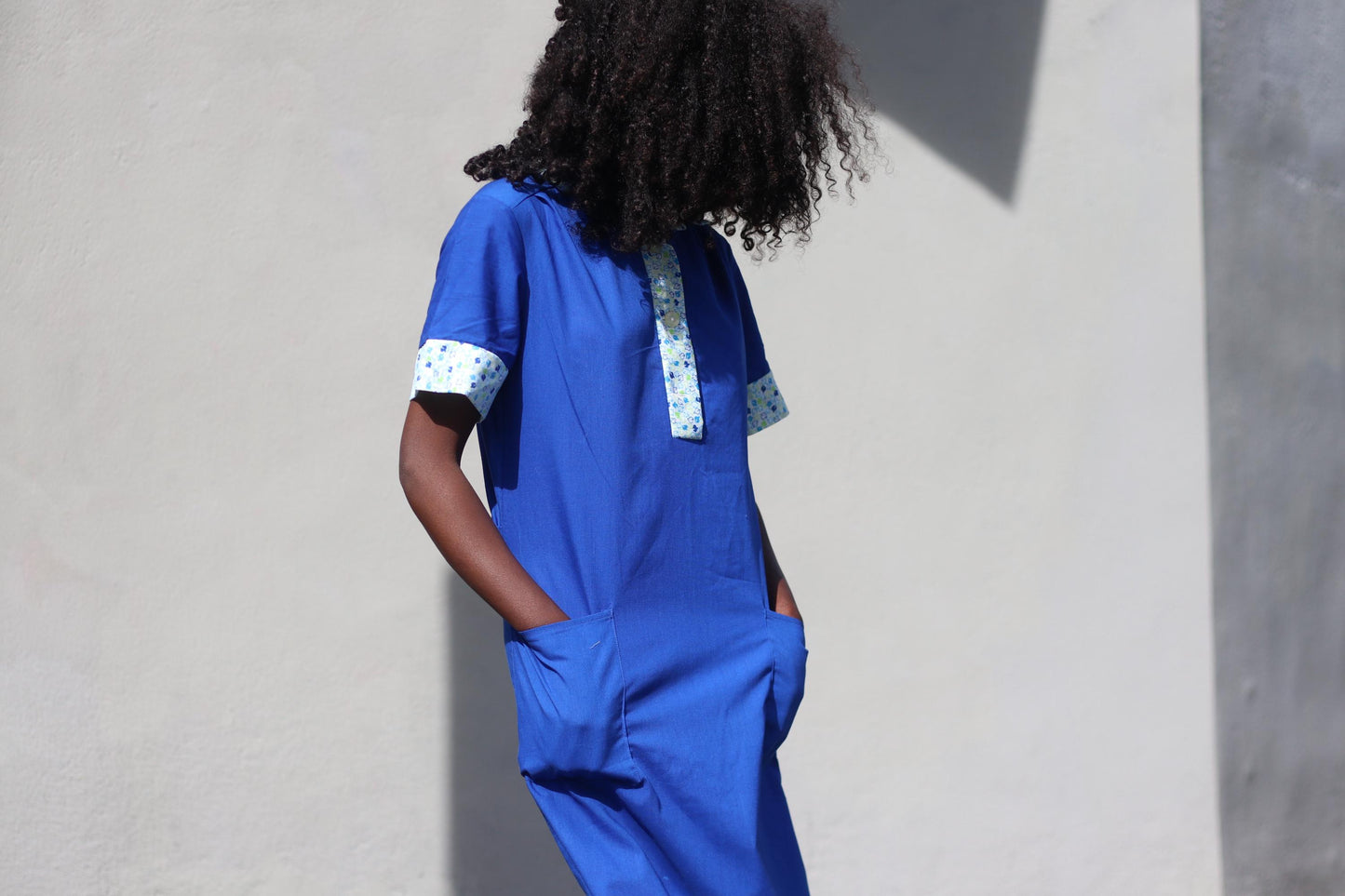 70s Blue Dress with Floral Details| Vintage short-sleeved Summer Dress with back details| Retro buttoned down shirt dress