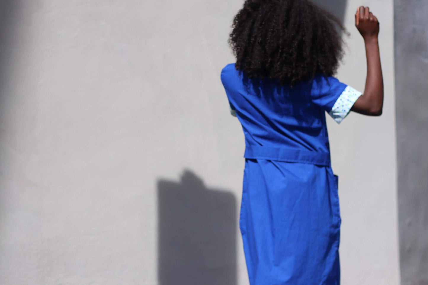 70s Blue Dress with Floral Details| Vintage short-sleeved Summer Dress with back details| Retro buttoned down shirt dress