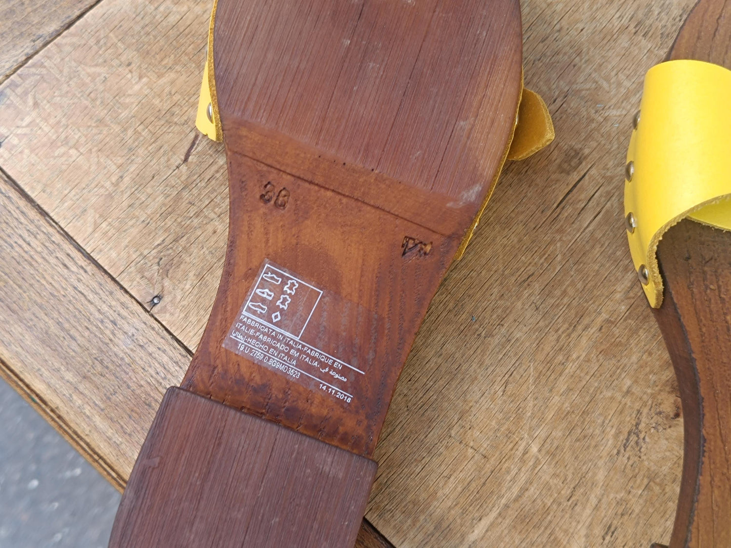 Y2K Benetton Leather Clogs: Vintage Yellow Platform Sandals EU38