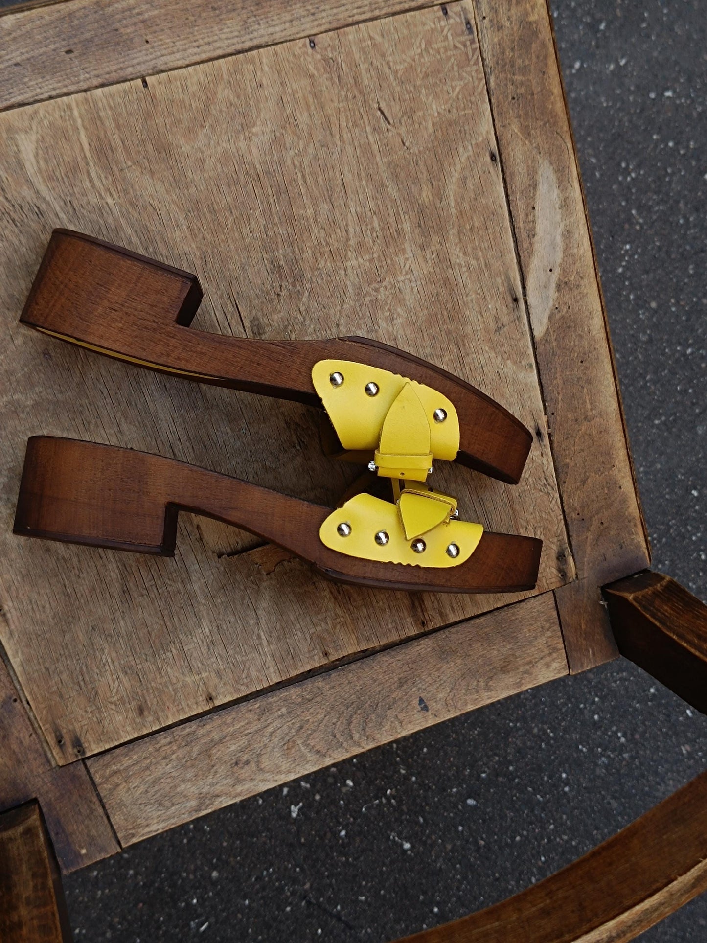 Y2K Benetton Leather Clogs: Vintage Yellow Platform Sandals EU38