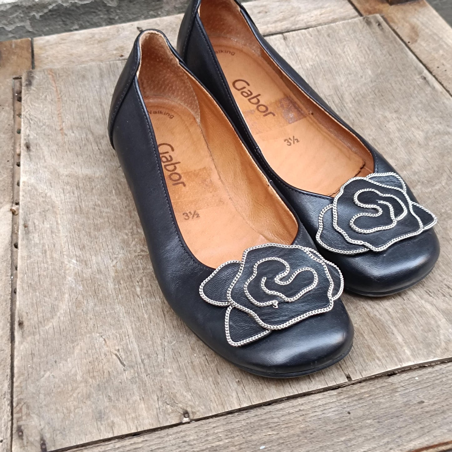 Vintage Gabor Black Leather Ballet Flats with Rose Appliqué – Size 3.5 UK – Elegant Retro Slip-On Shoes for Women