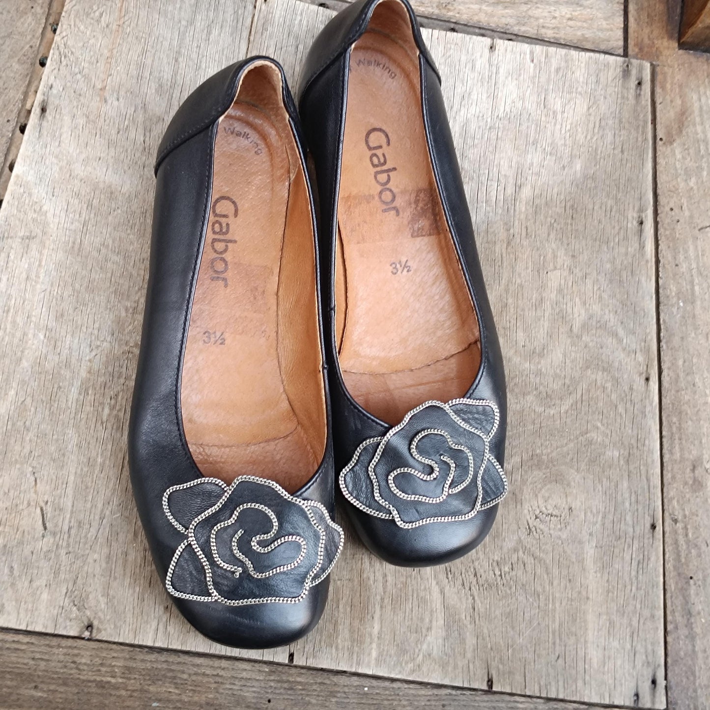 Vintage Gabor Black Leather Ballet Flats with Rose Appliqué – Size 3.5 UK – Elegant Retro Slip-On Shoes for Women