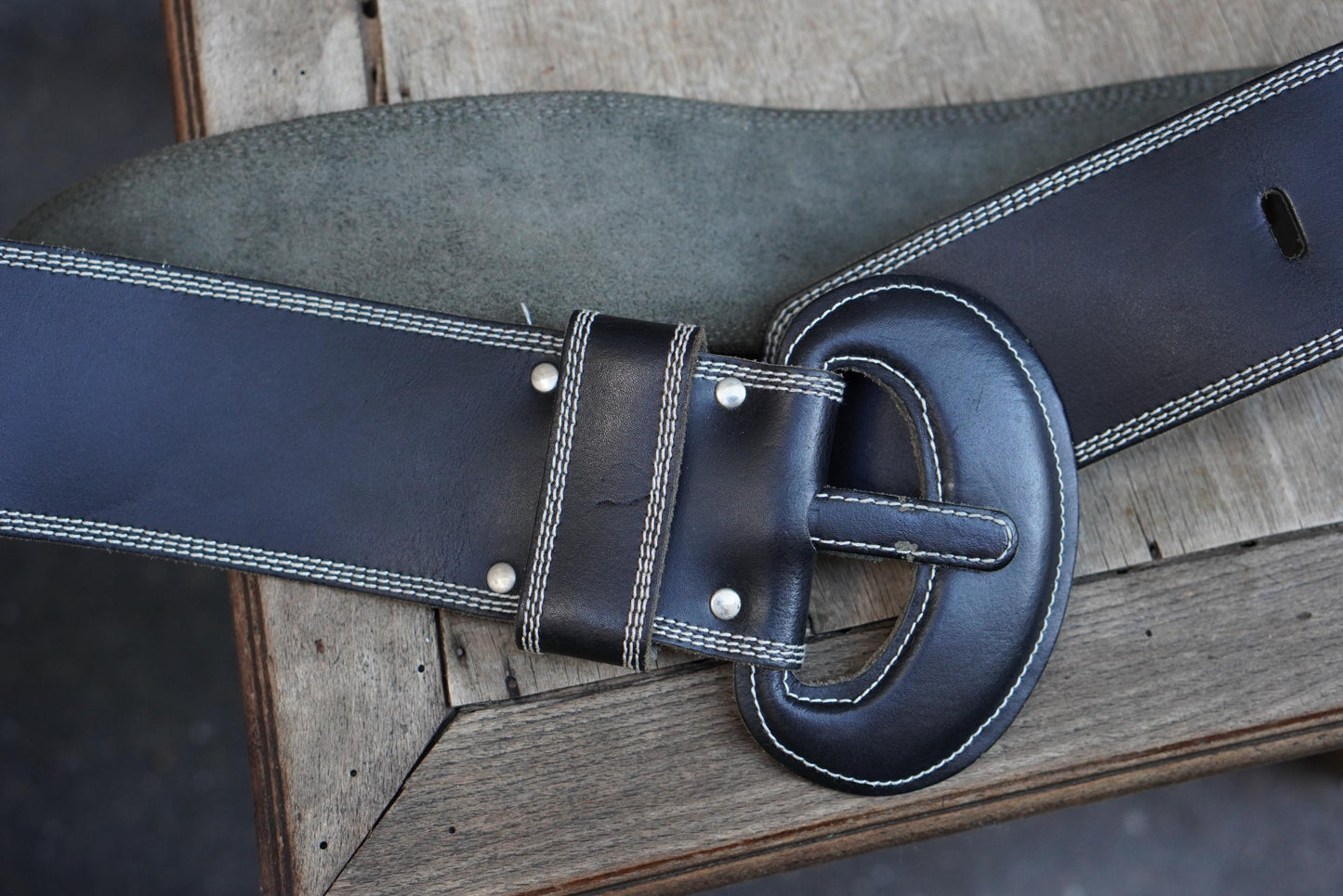 Y2K Wide Black Leather Cinch Belt: Oversized Buckle, White Stitch