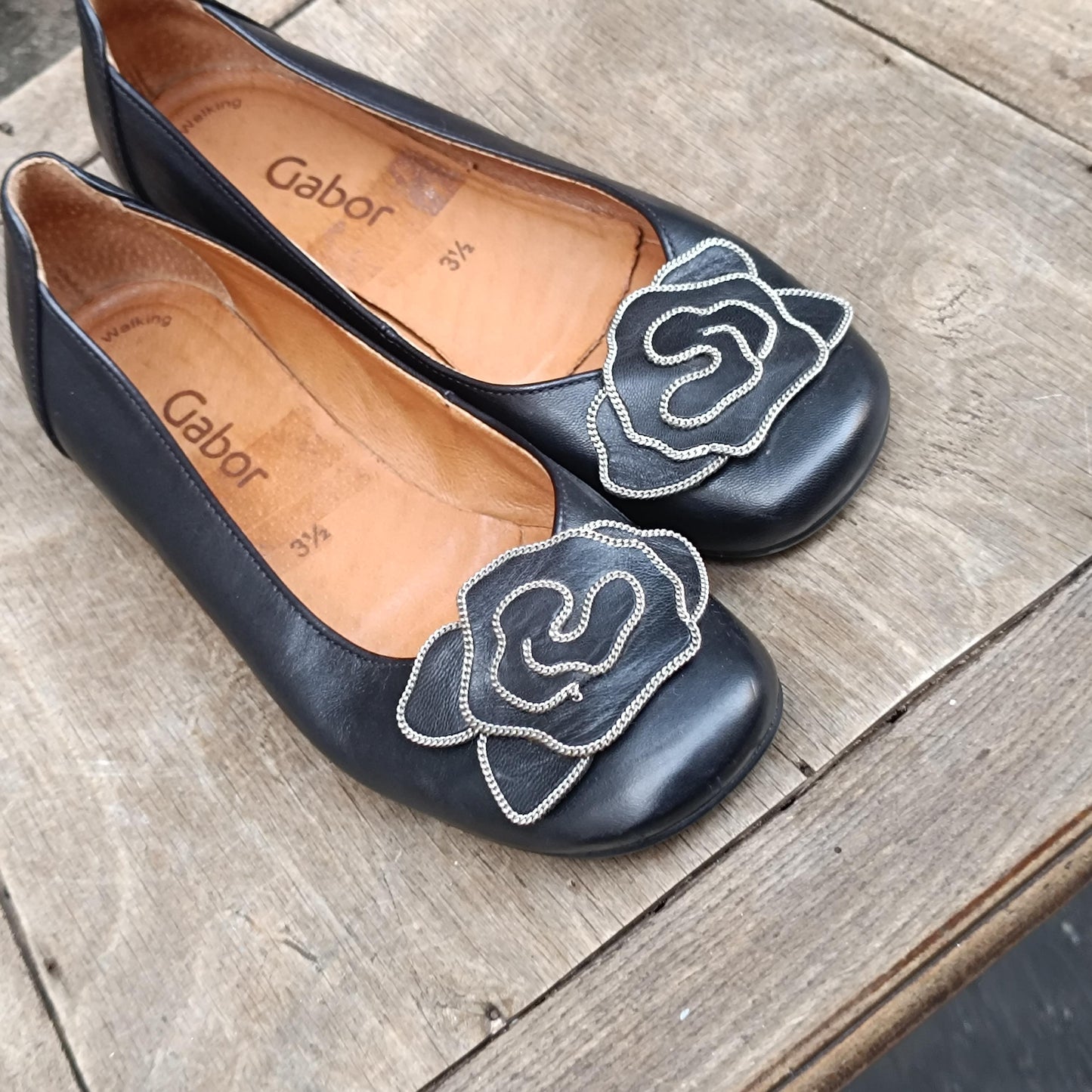 Vintage Gabor Black Leather Ballet Flats with Rose Appliqué – Size 3.5 UK – Elegant Retro Slip-On Shoes for Women