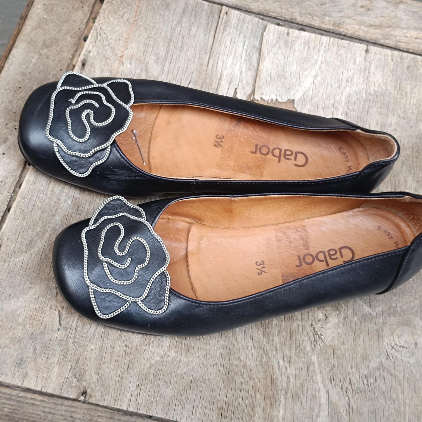 Vintage Gabor Black Leather Ballet Flats with Rose Appliqué – Size 3.5 UK – Elegant Retro Slip-On Shoes for Women