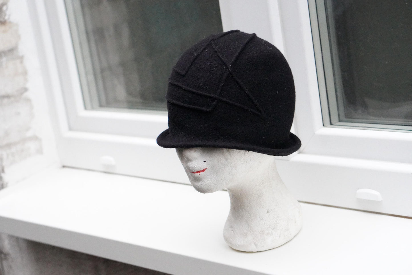 Vintage Black Wool Cloche Hat| 100% Virgin Wool Headwear| 1920s Flapper Style Winter Hat