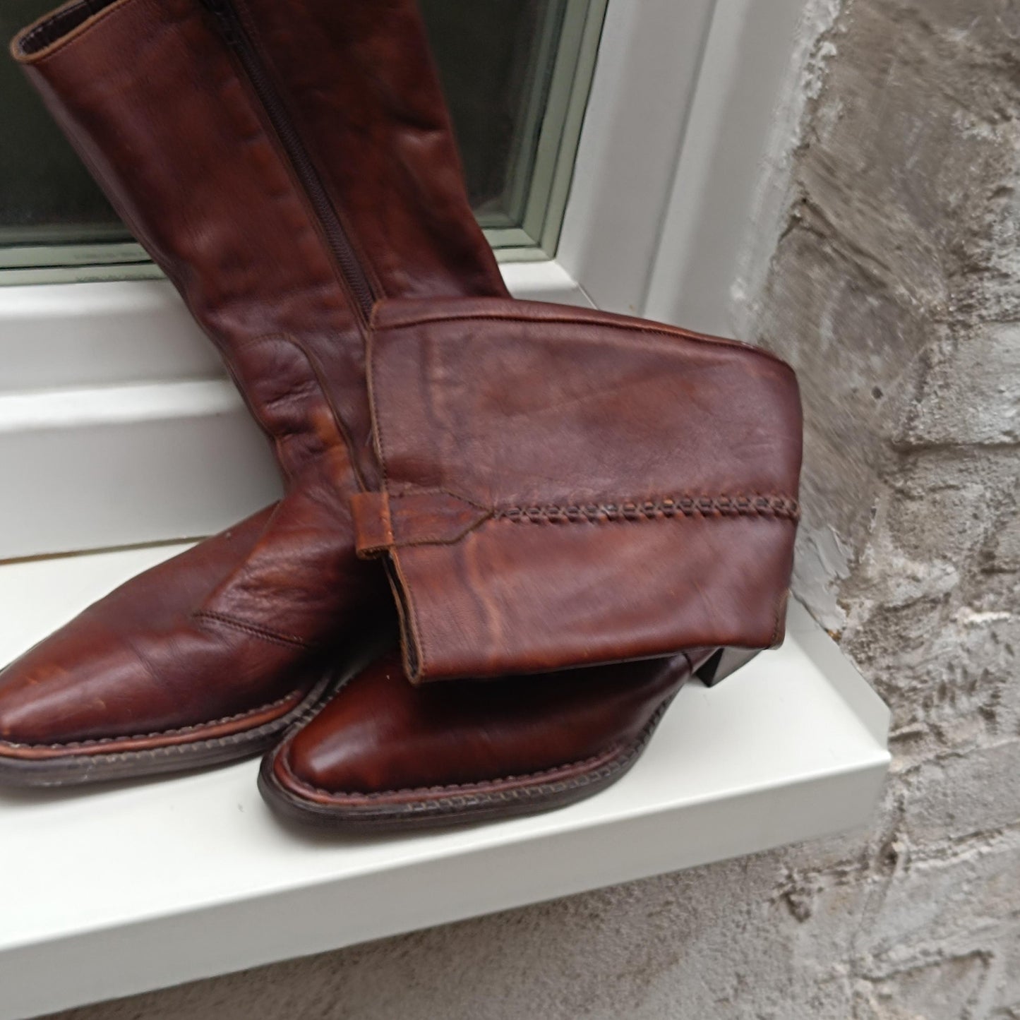 Vintage Cowgirl Brown Leather Boots Pointed Toe Zip Up Mid Calf Boho Western 90s Aesthetic